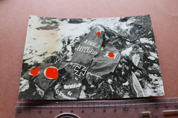 altes Foto Grabkranz von Adolf Hitler für die gefallenen Matrosen in Norwegen